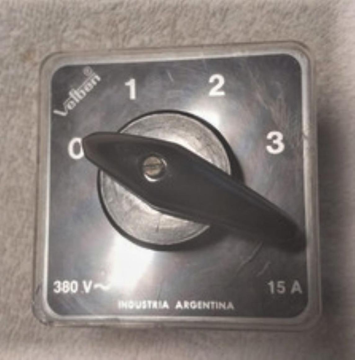 CONMUTADORA // 0/L439G