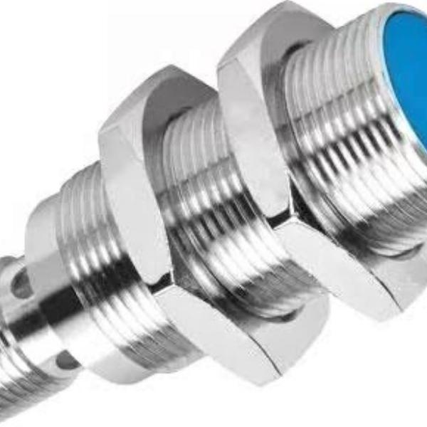 INDUCTIVO M18 // IS82K