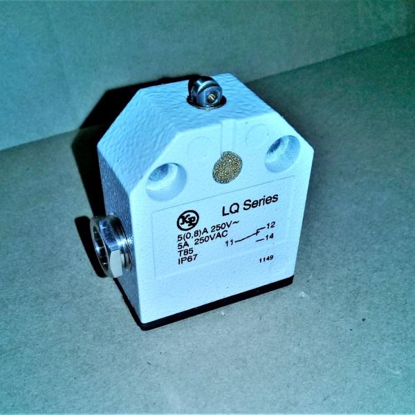 INTERRUPTOR A LEVAS // LQ1R1P